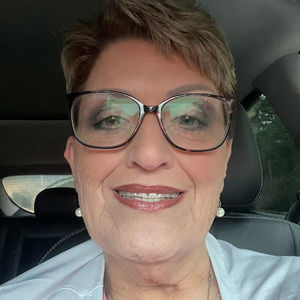 Meet your Posher, Debbie